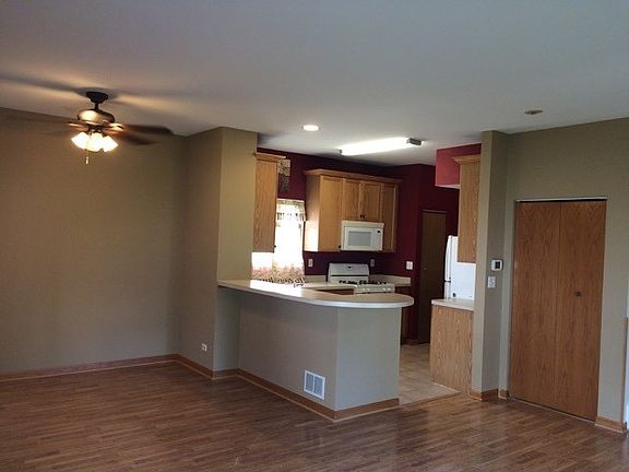 5th image of 450 Borden St