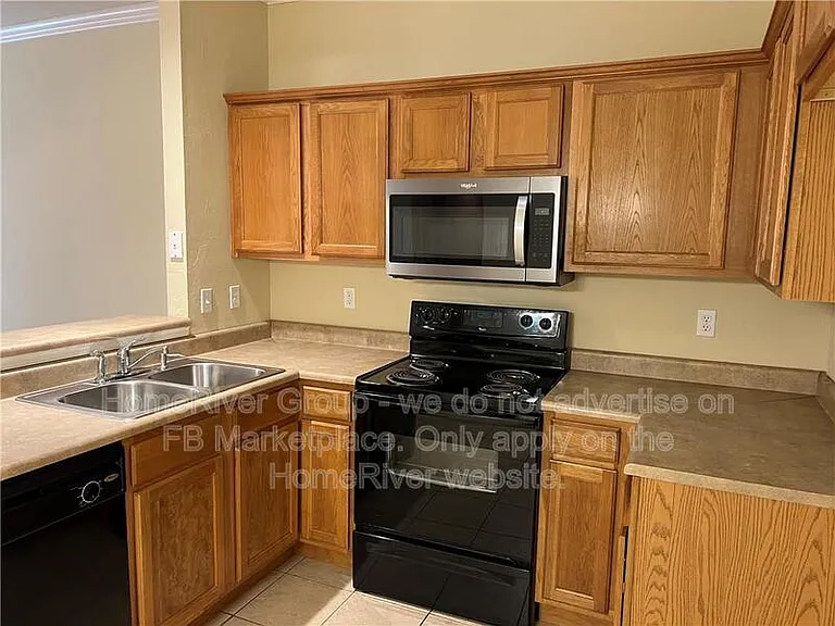 11137 SW 5th St — Photo 4