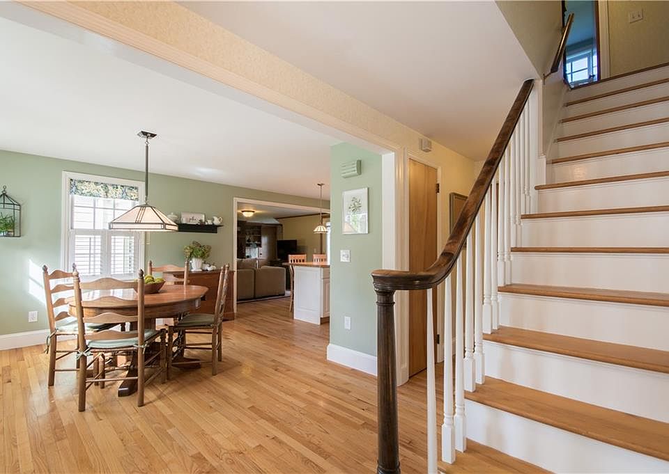 420 Comstock Pkwy, Cranston, RI 02921 Zillow