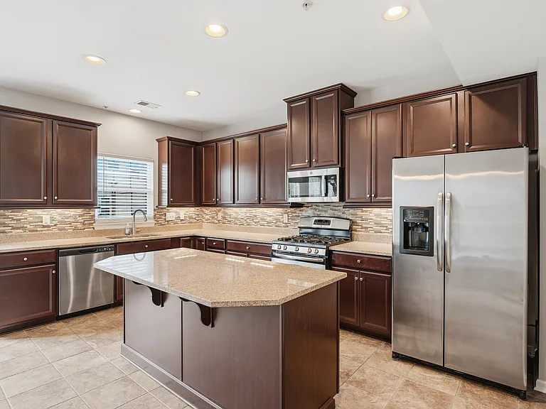 2305 Pointe View Dr — Photo 15