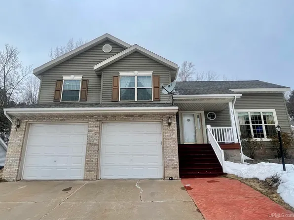 420 Stone Quarry Dr, Marquette, MI 49855