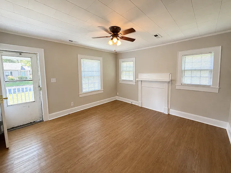 406 Somers Ave — Photo 2