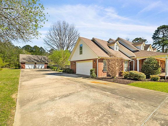 4th image of 33 Plantation Acres Dr