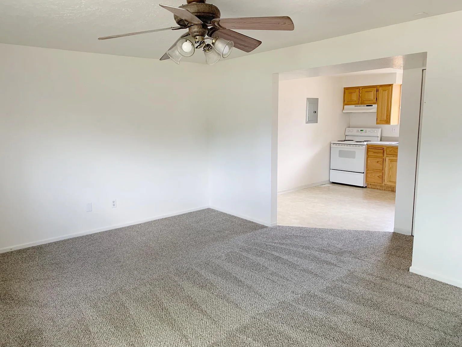 2 bed, 800 sqft, $1,225 — Photo 4