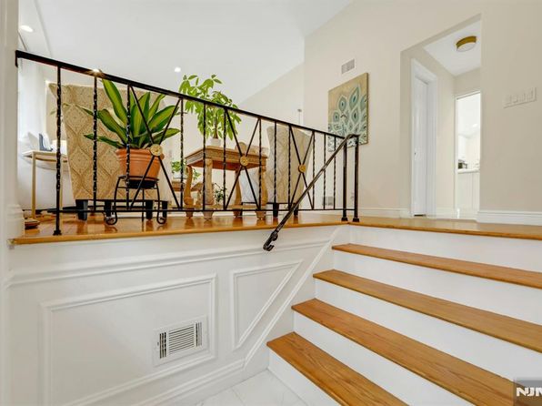 267 Cambridge Rd, Hillsdale, NJ 07642