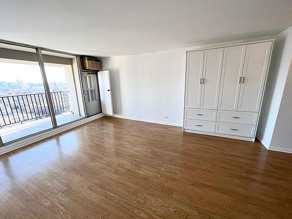 5th image of 1960 N Lincoln Park W APT 2205