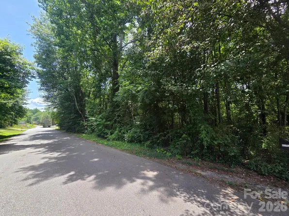 2424 Evans St SW, Lenoir, NC 28645