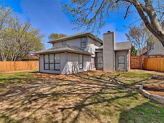 4th image of 832 Bracken Pl