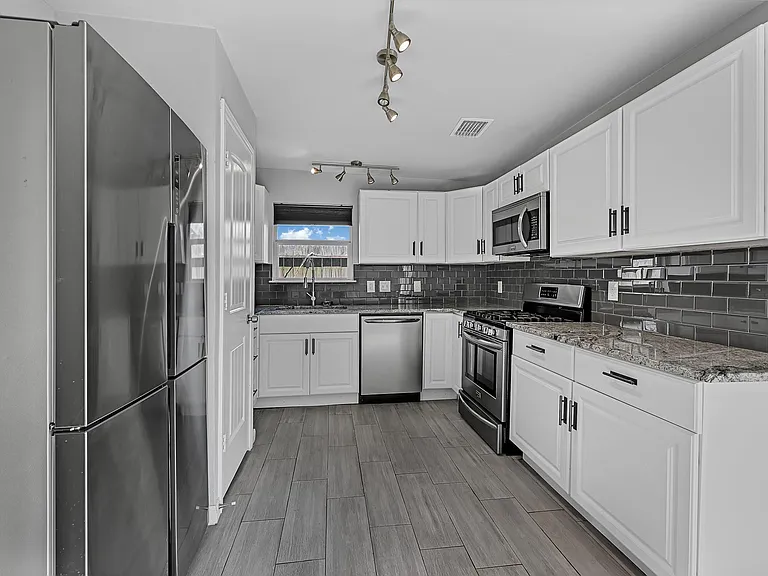 6705 Sherwood Dr — Photo 2