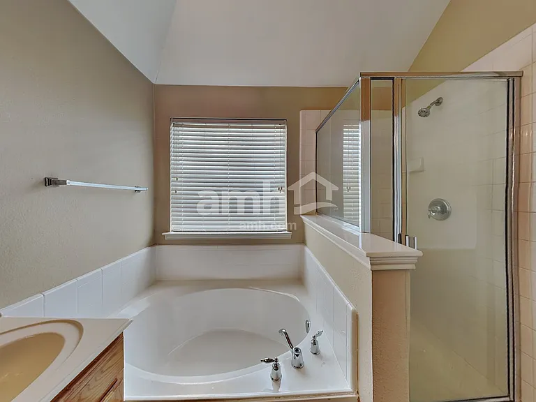 210 Hilltop Dr — Photo 12