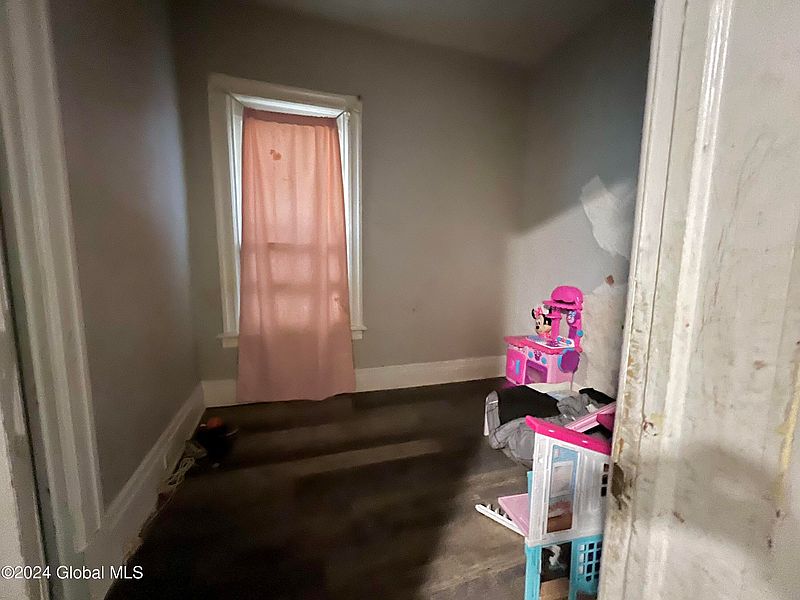 3rd image of 3 Winslow Avenue