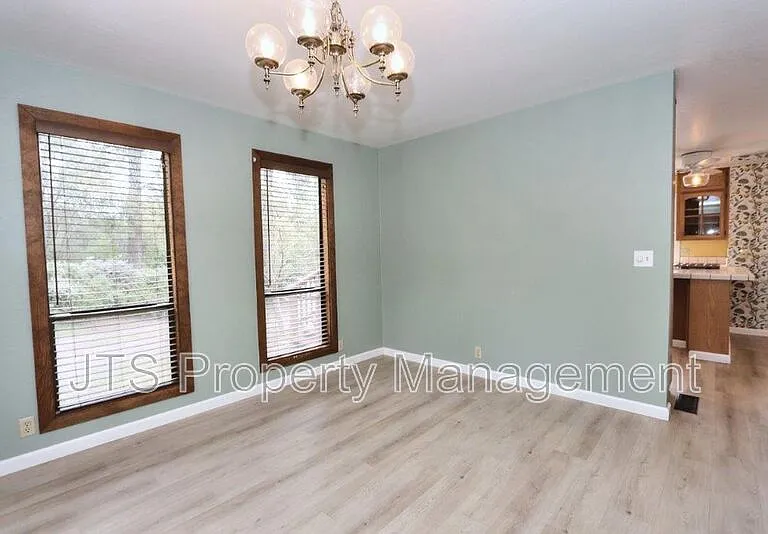 2812 Centennial Ct — Photo 18