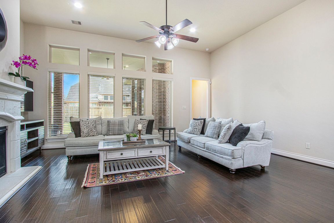 next background image