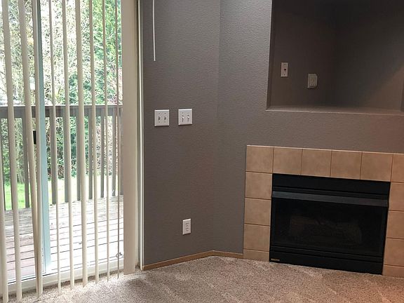 5th image of 4000 NE 109th Ave Unit 200
