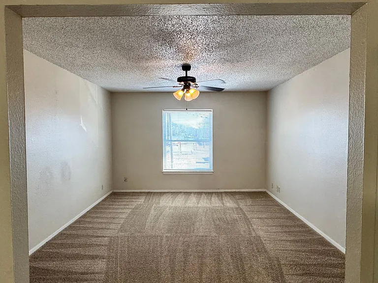 Chandler Crossing — Photo 13