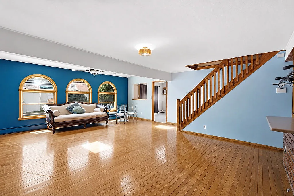 5 bed, 1920 sqft, $5,400 — Photo 2