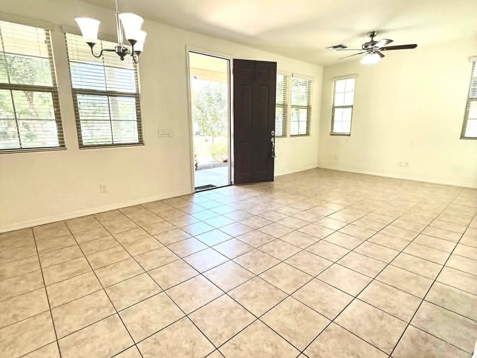 3 bed, 1944 sqft, $2,200 — Photo 3