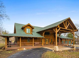 5N569 Hazelwood Ct, St Charles, IL 60175