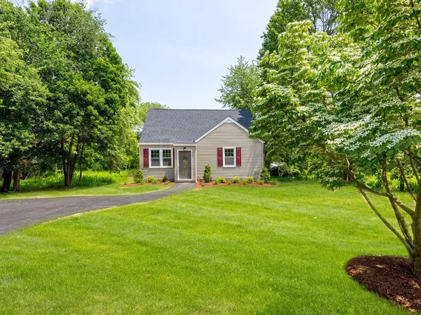 136 East St, South Hadley, MA 01075