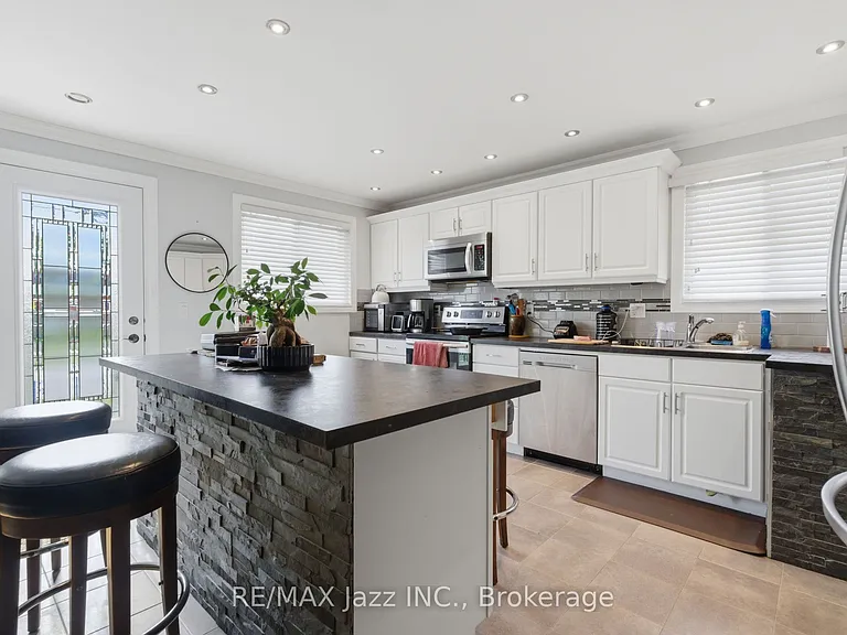 1235 Somerville St #UPPER FLOOR — Photo 8