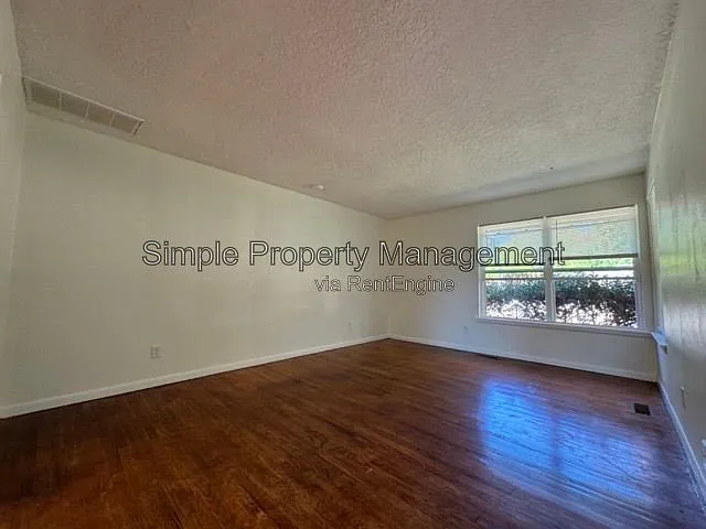 816 Willow Ln — Photo 4