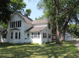 511 7th St E, Glencoe, MN 55336