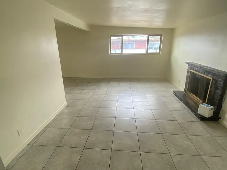 8032 E Kenyon Dr — Photo 4