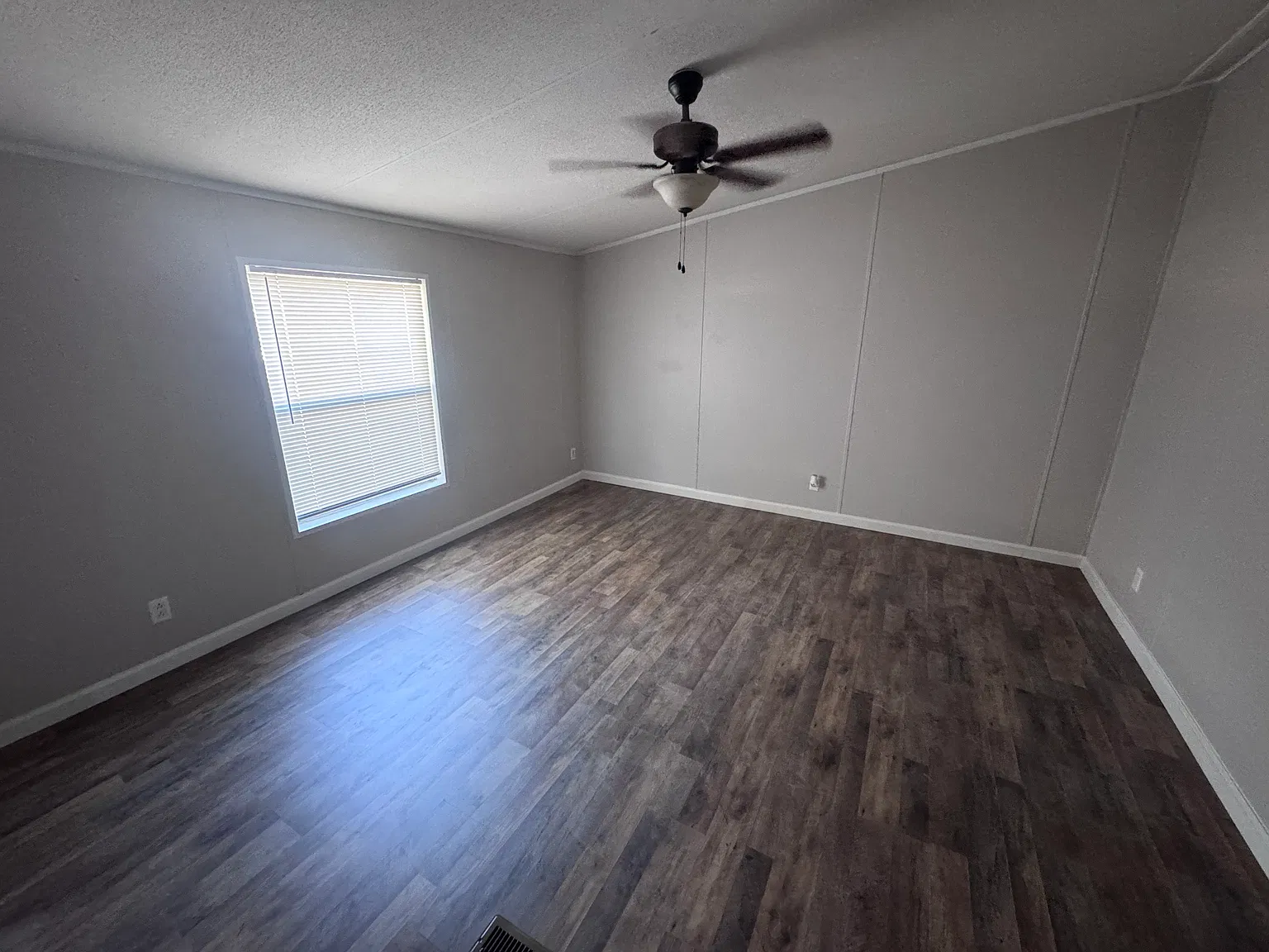 3 bed, $1,095 — Photo 4