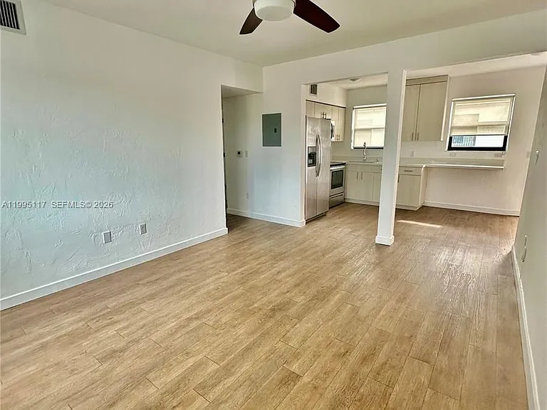 1440 SW 42nd Ave #4 — Photo 8