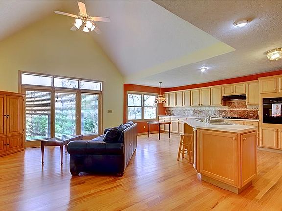 4th image of 34326 Summer Hill Dr