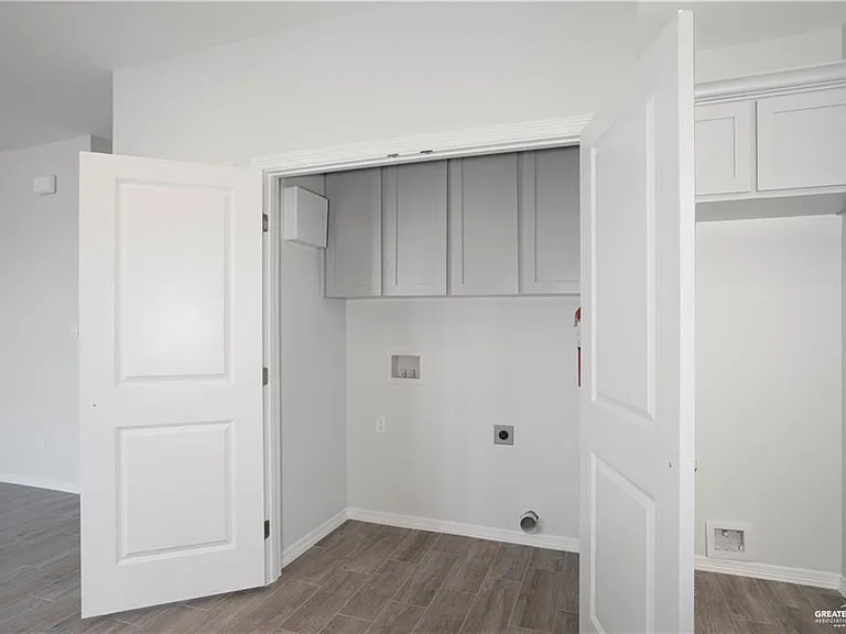 5900 Puffin Ave #4 — Photo 8