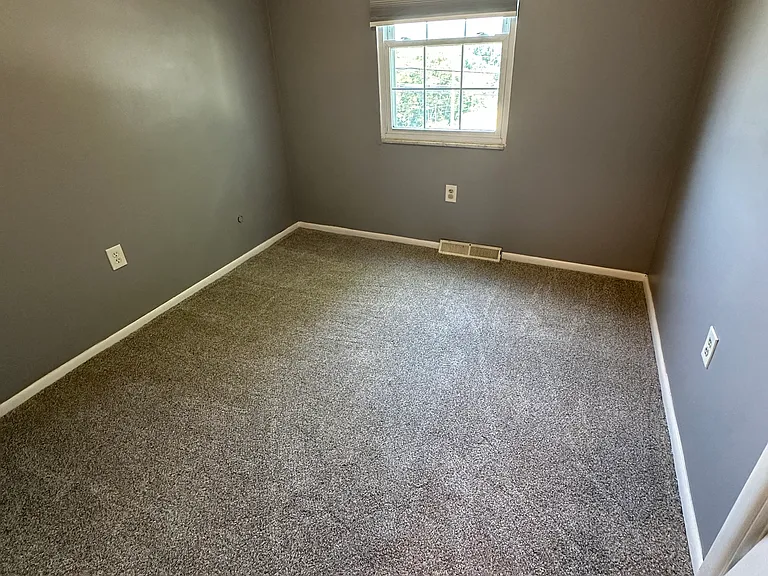 1681 Morris Ave — Photo 7