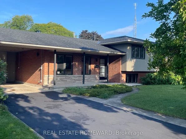 33 Strathcona Dr, Saint Catharines, ON L2M 2A8