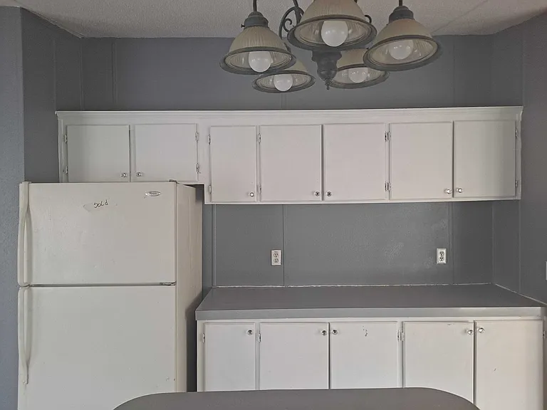 1010 E Crest Dr — Photo 6