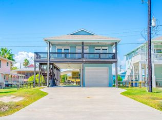 1415 S Magnolia St, Rockport, TX 78382