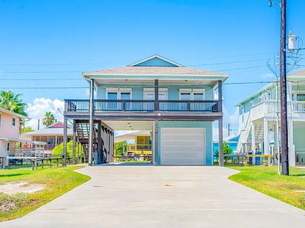 1415 S Magnolia St, Rockport, TX 78382