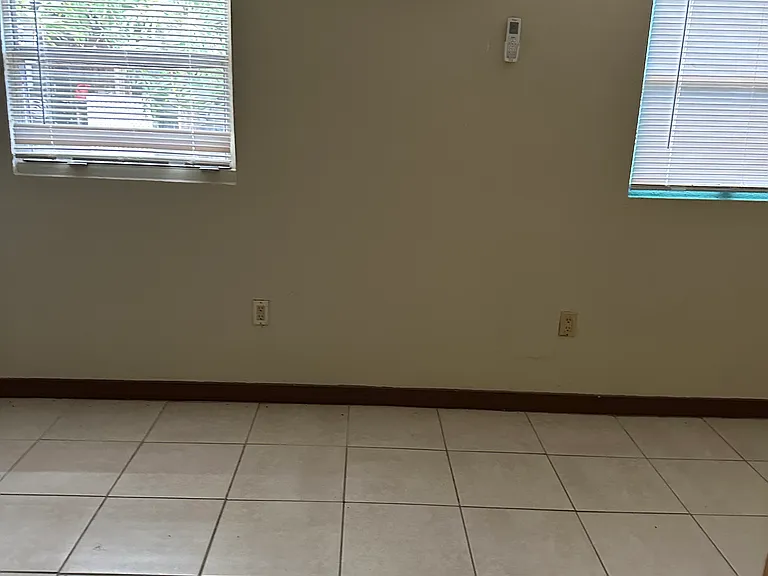 1171 Iroquois Ave — Photo 5