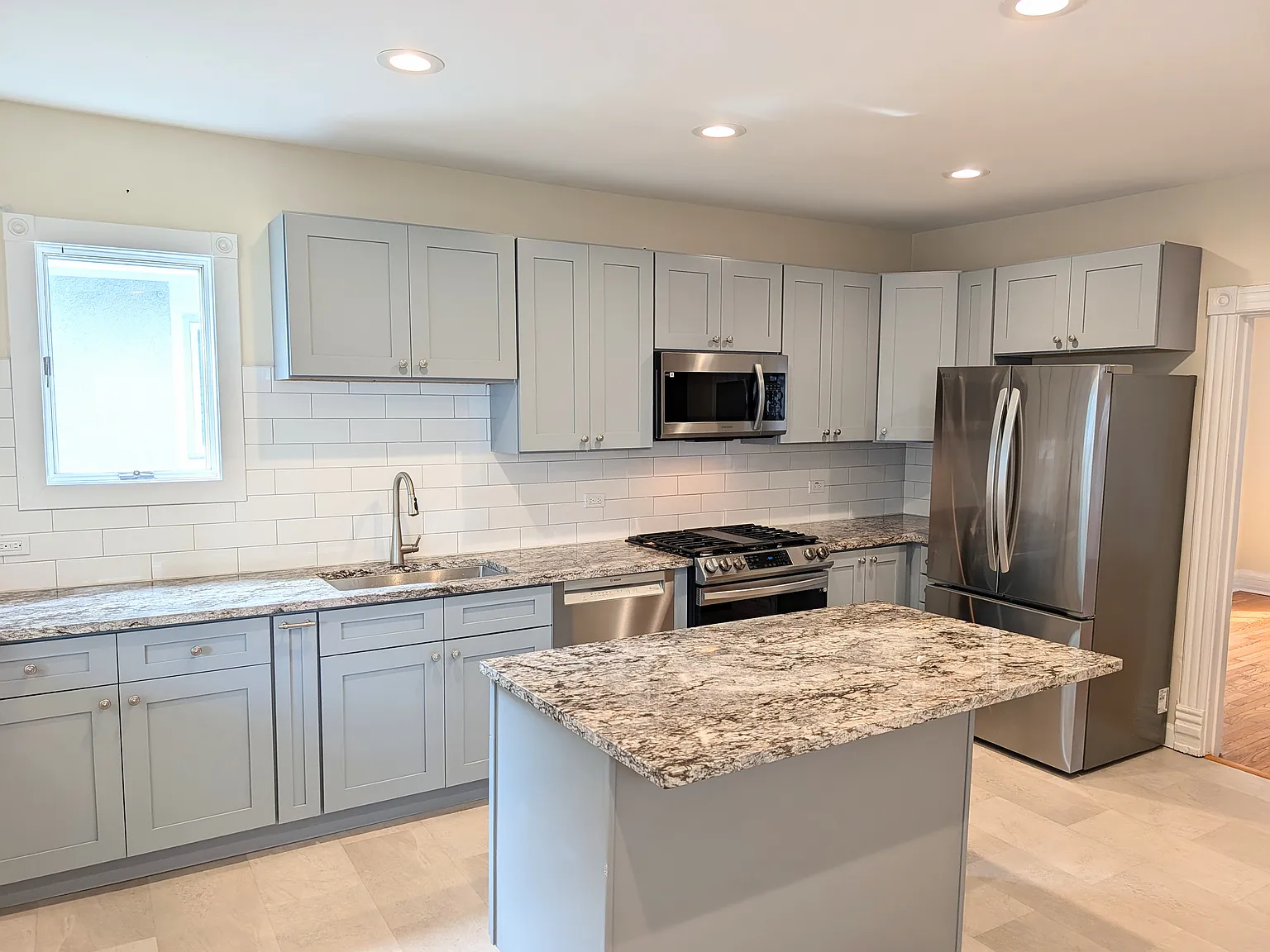 2 bed, 1.0 bath, $3,400 — Photo 4