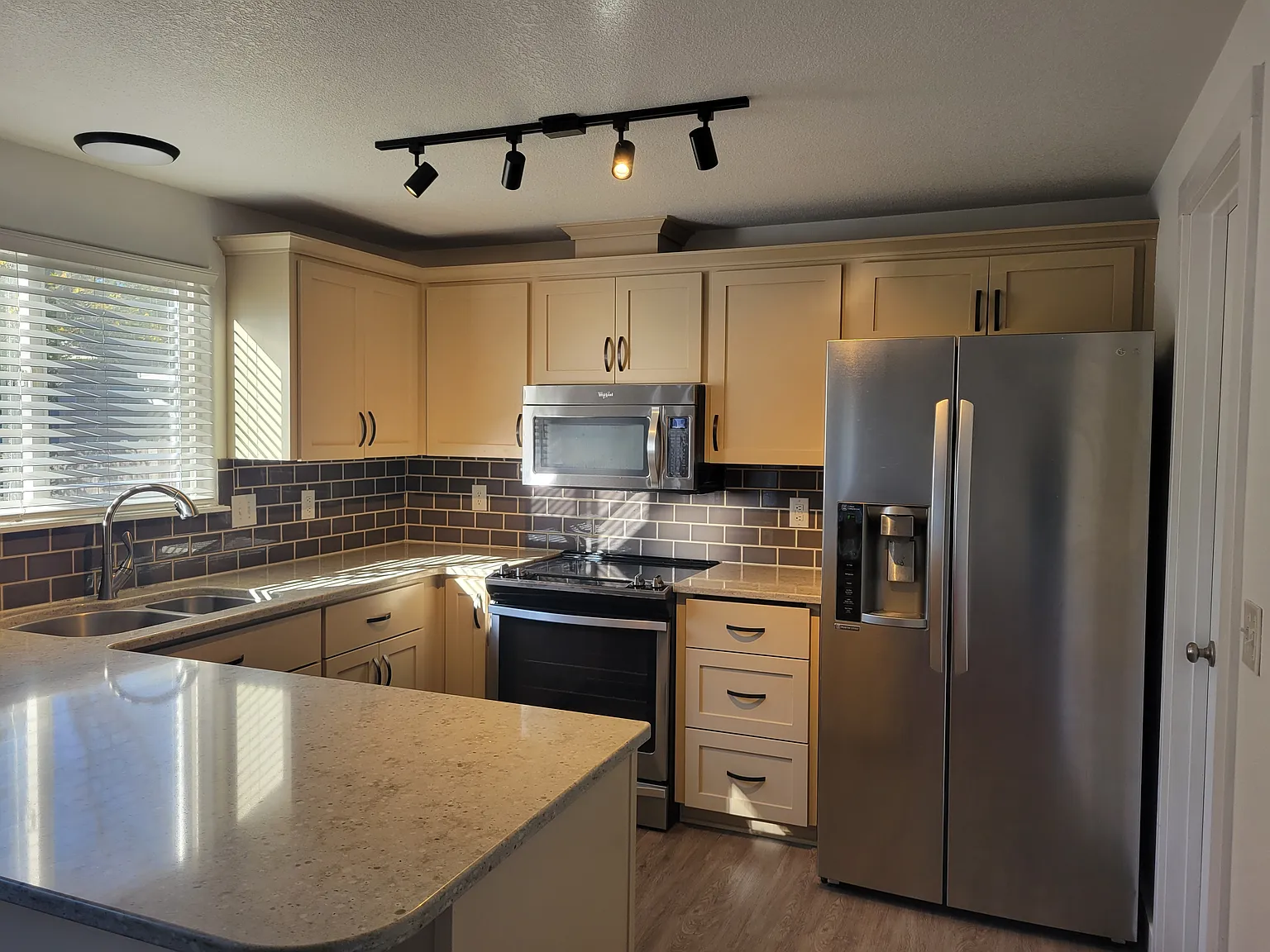 3 bed, 2.5 bath, 1264 sqft, $2,550 — Photo 3