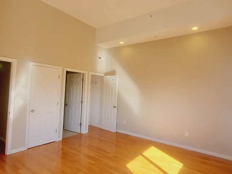 22 John Hancock Dr — Photo 14