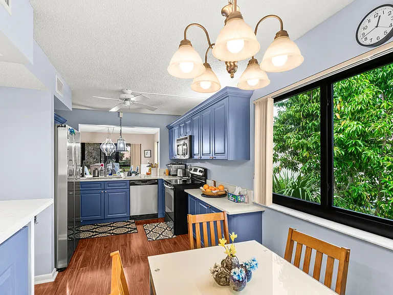 5687 Fairway Park Dr — Photo 17