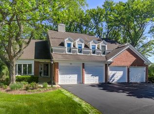 193 Country Club Dr, Prospect Heights, IL 60070