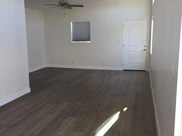 26010 Regent Ave — Photo 13
