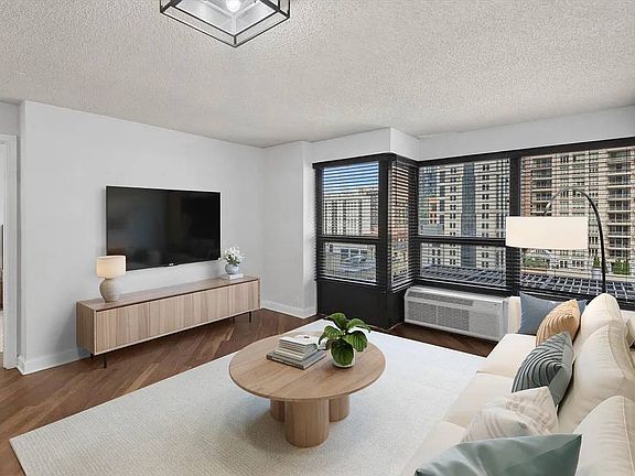 4th image of 30 E Huron St APT 908