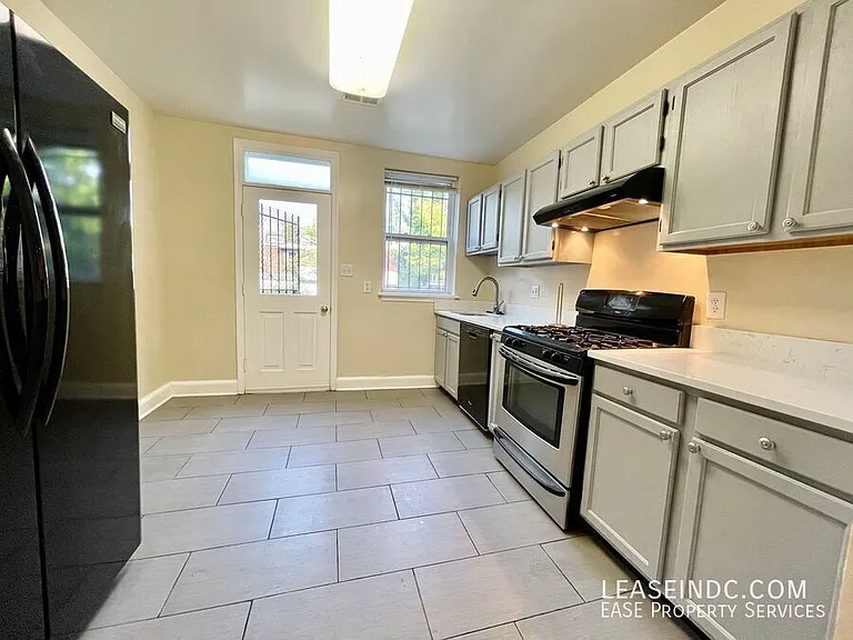 2025 Flagler Pl NW — Photo 10