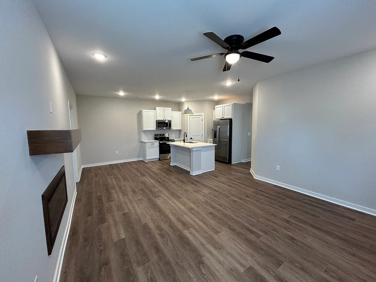 3 bed, 1195 sqft, $1,600 — Photo 2