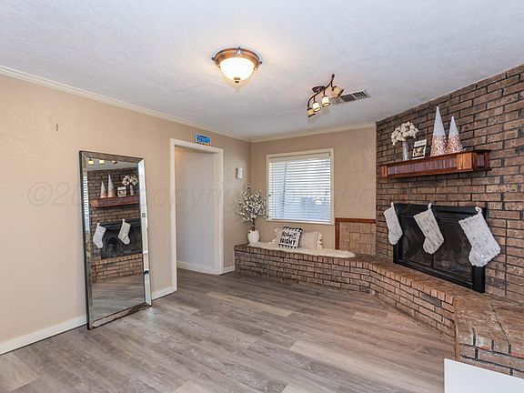 2nd image of 1010 Elm Ave