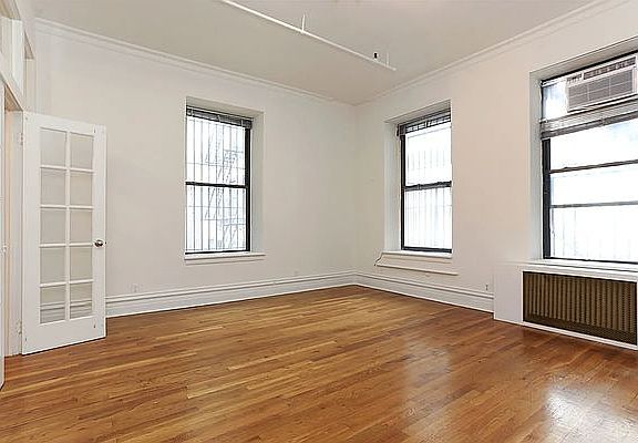 4th image of 35 E 20th St APT 3B