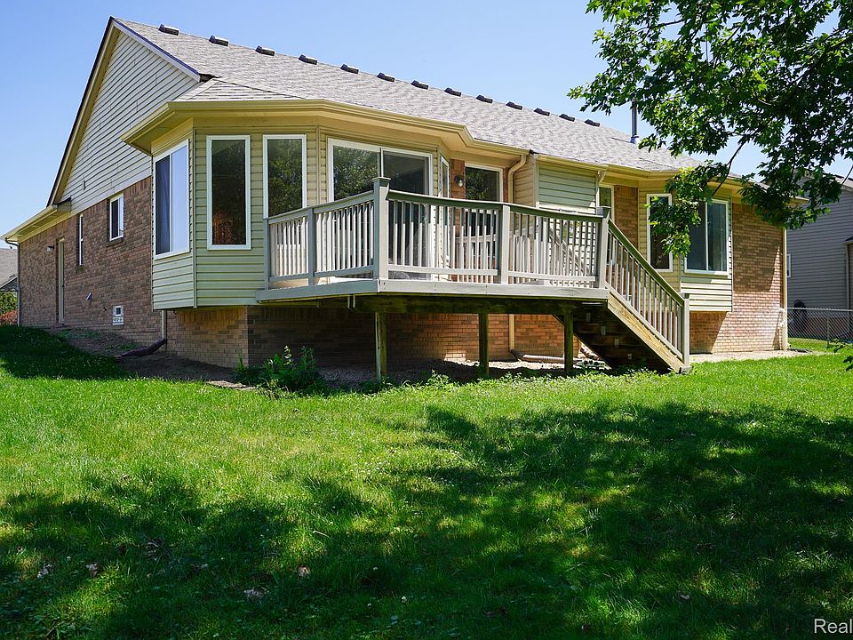 51819 Kings Pointe Dr, photo 6