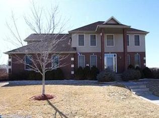 6555 Blackstone Rd, Lincoln, NE 68526